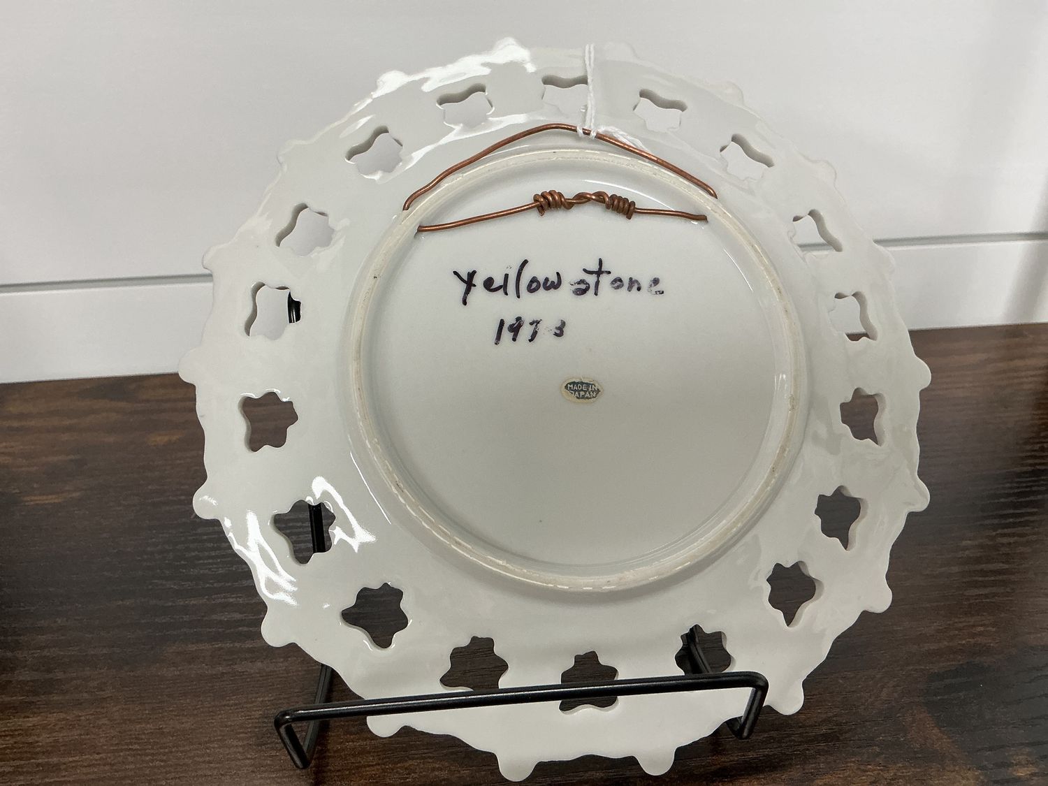 1973 Yellow stone plate