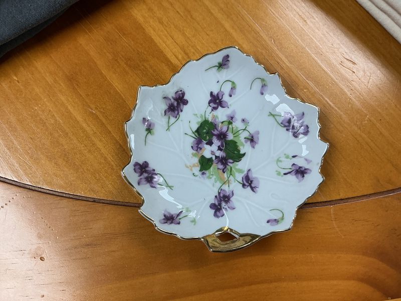Lilac dish