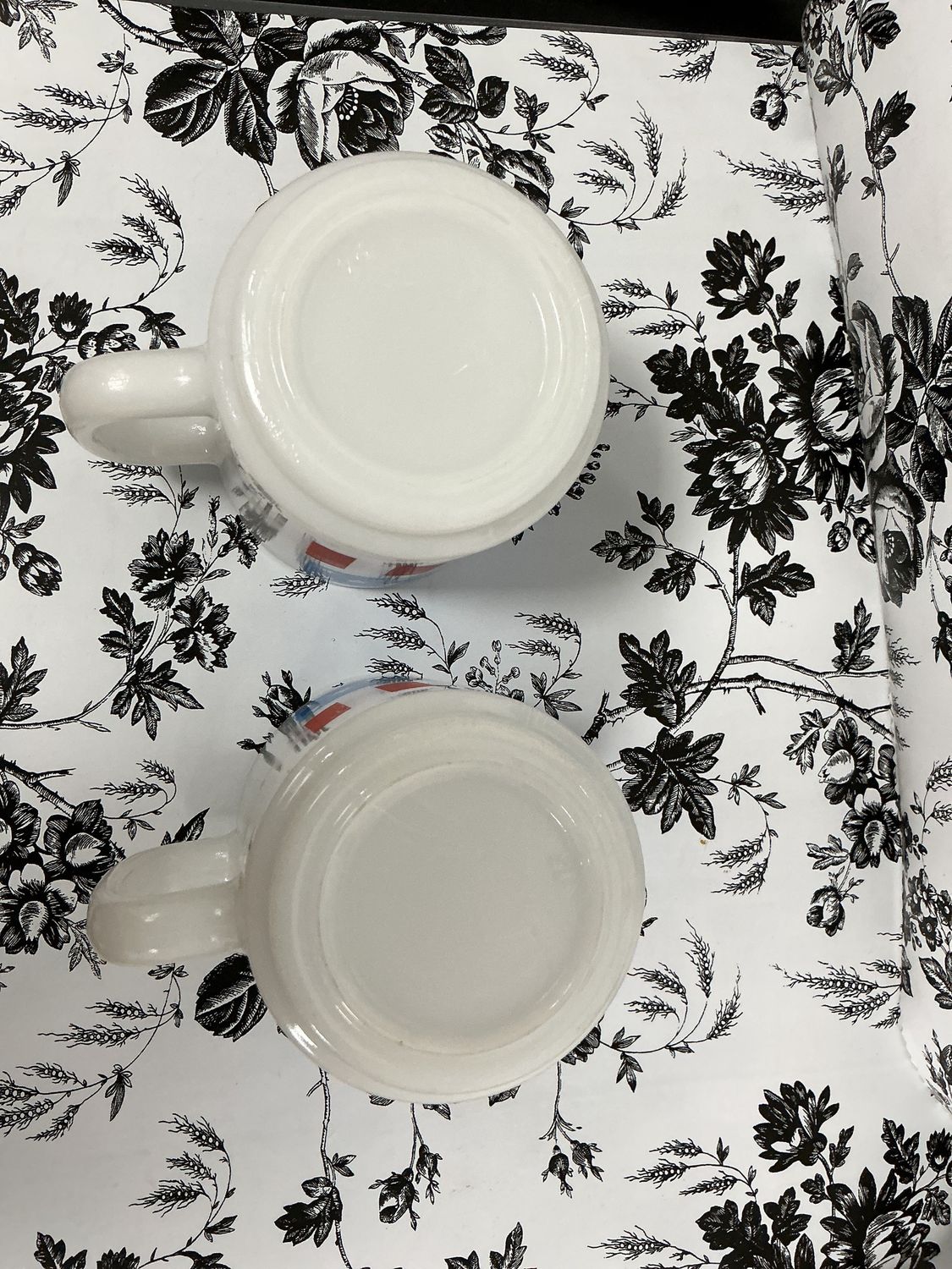 Milkglass mug set