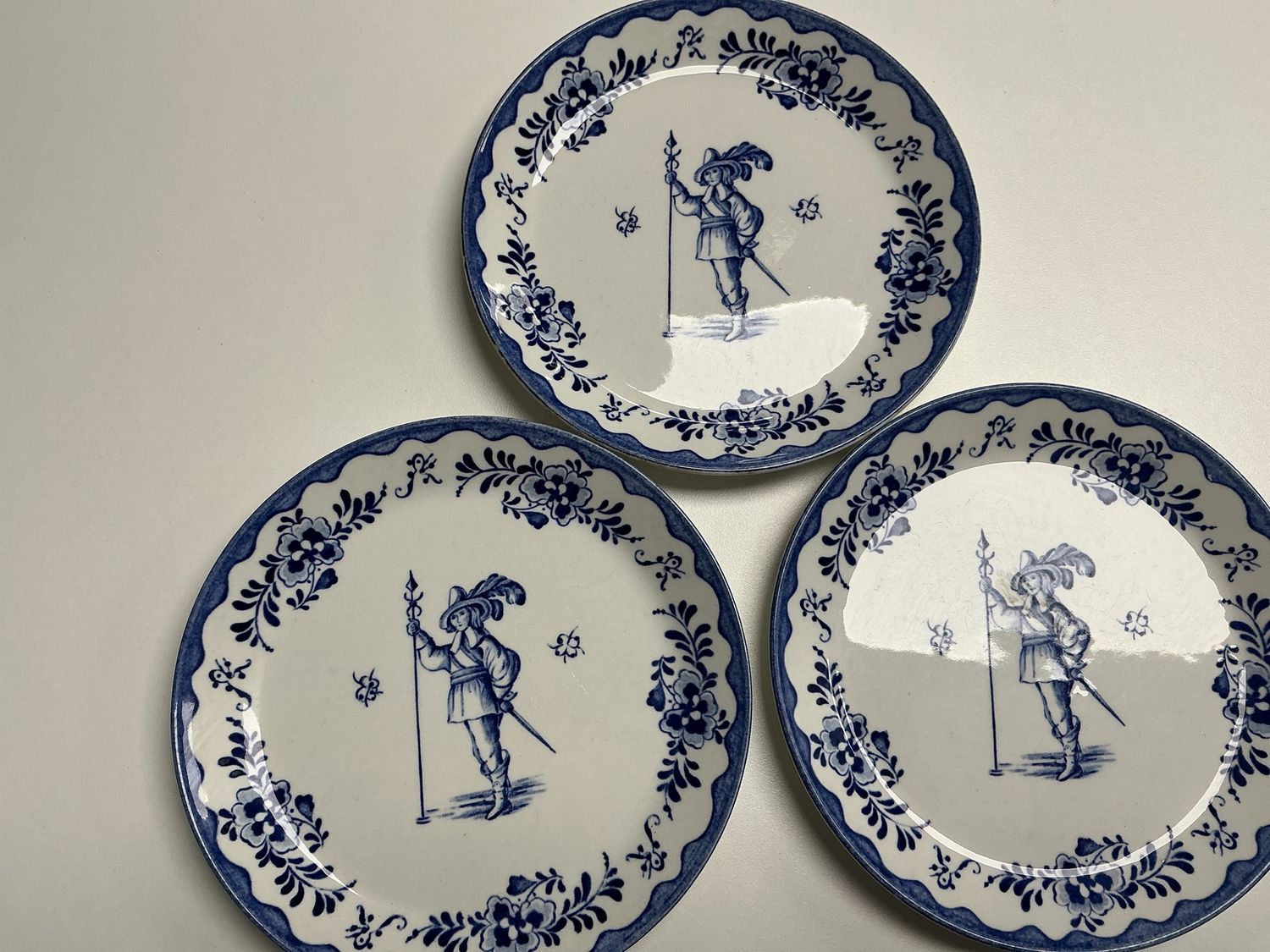 Holland Man plate set