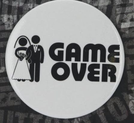 Bachelorette Button - Game Over, Variation1: Accessory
