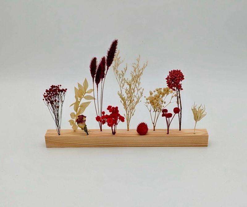 Red Accent Flower Bar