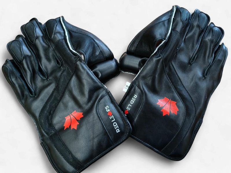 Red Leafs Signature Wicket Keeping Gloves - Black