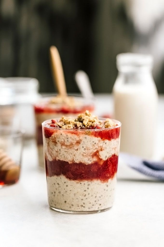 Almond Strawberry Overnight Oats