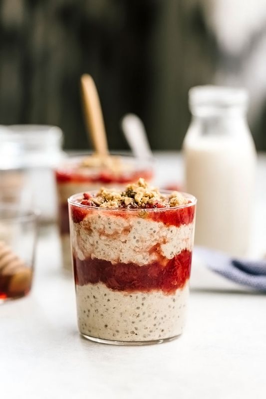 Almond Strawberry Overnight Oats