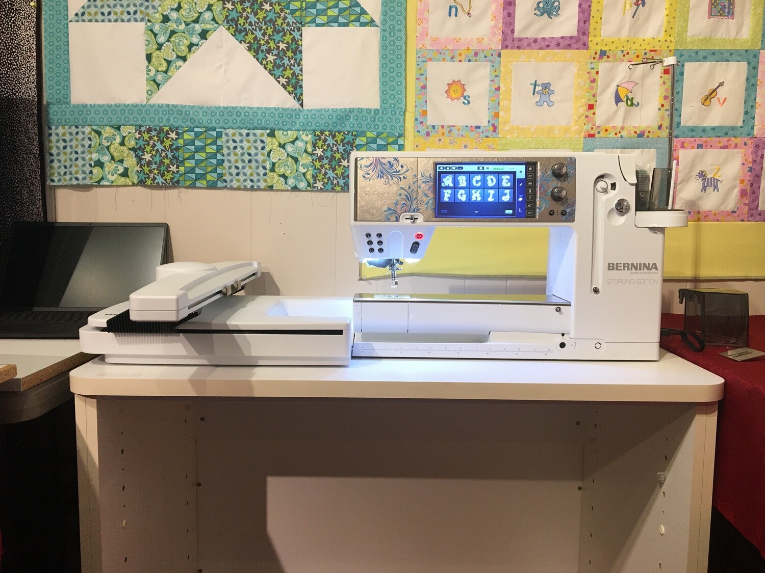 BERNINA 880 Sterling Edition Pre-Owned