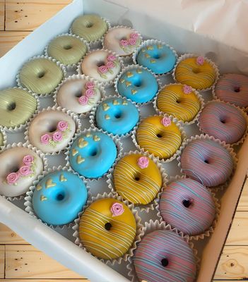 Simple Personalised Cake Doughnuts