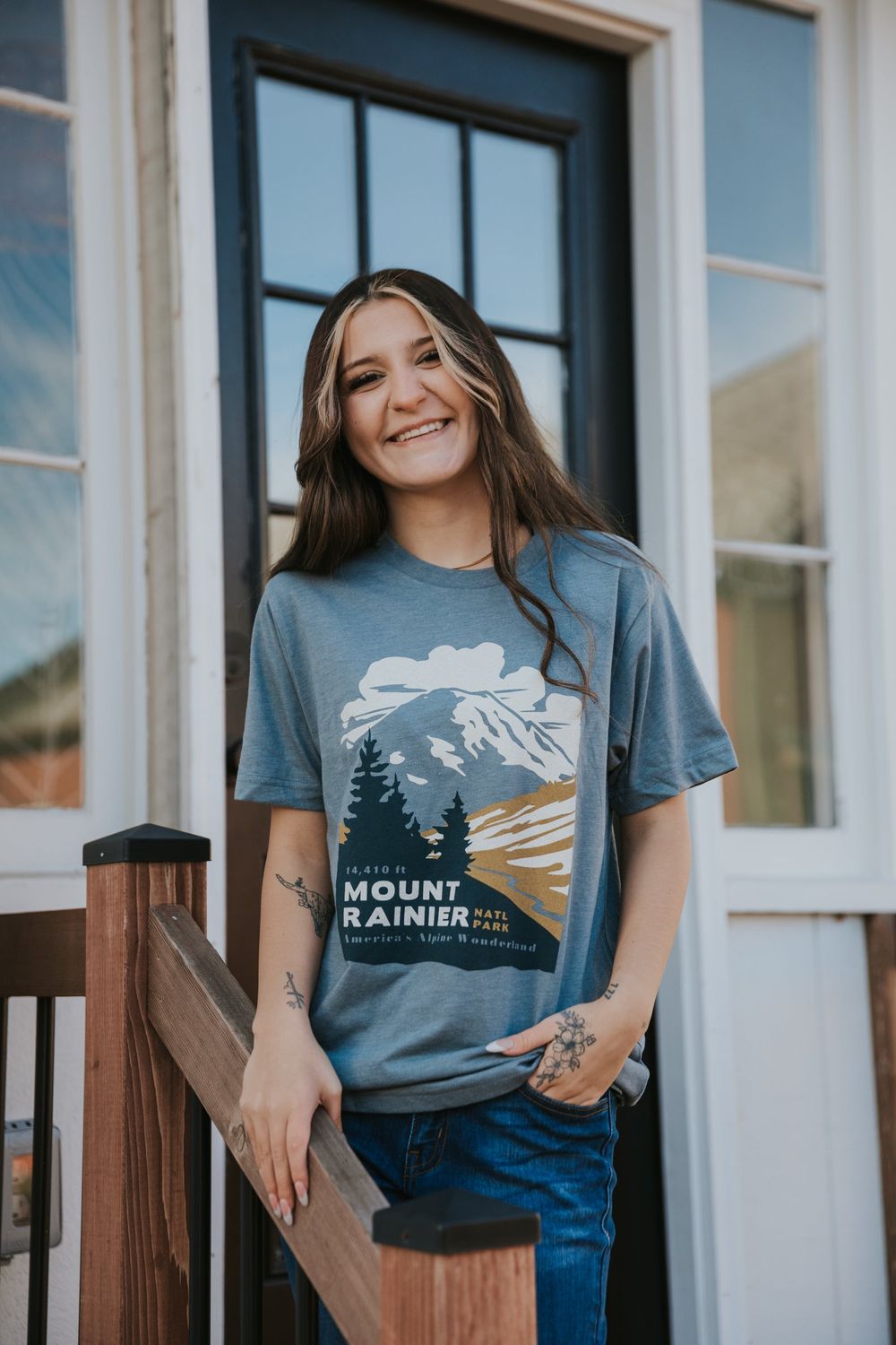 Mount Rainier National Park Tee: Manatee / S