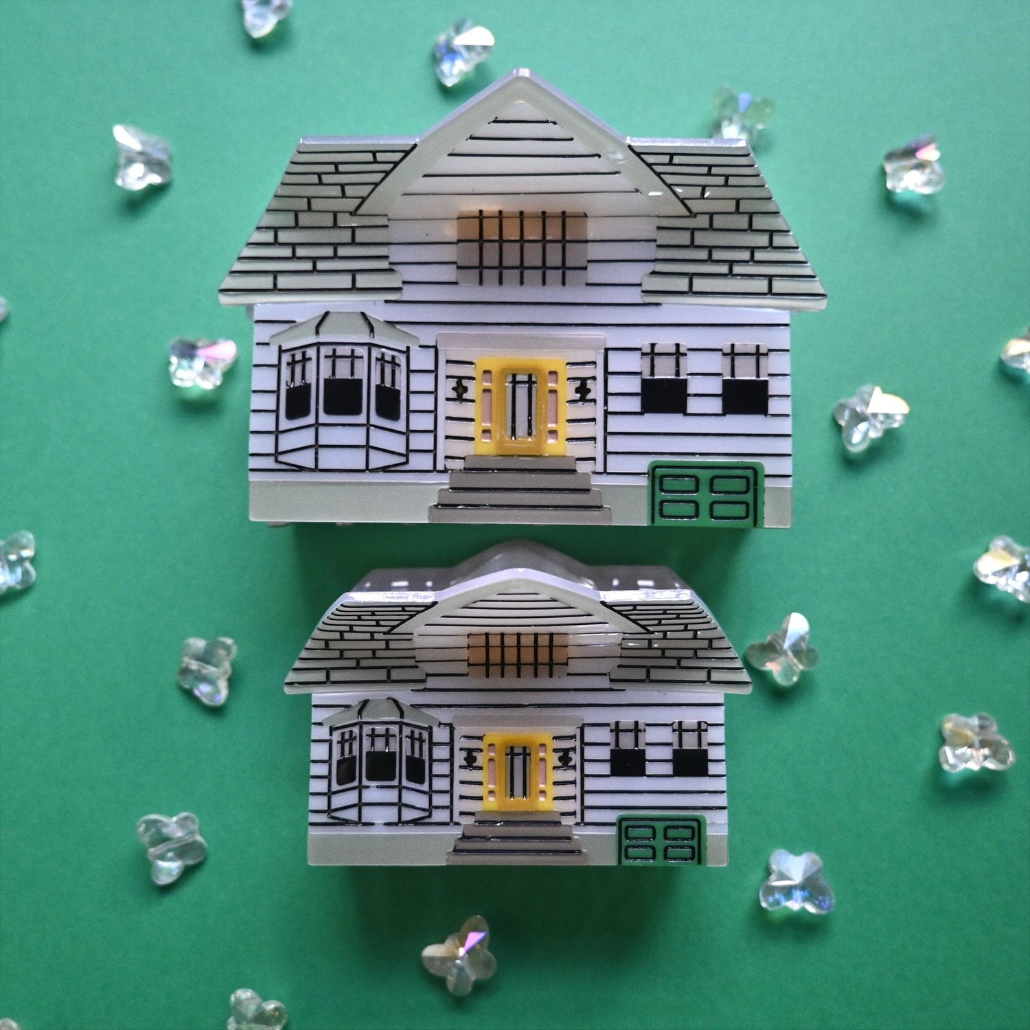 The Swan House Clip: MEDIUM