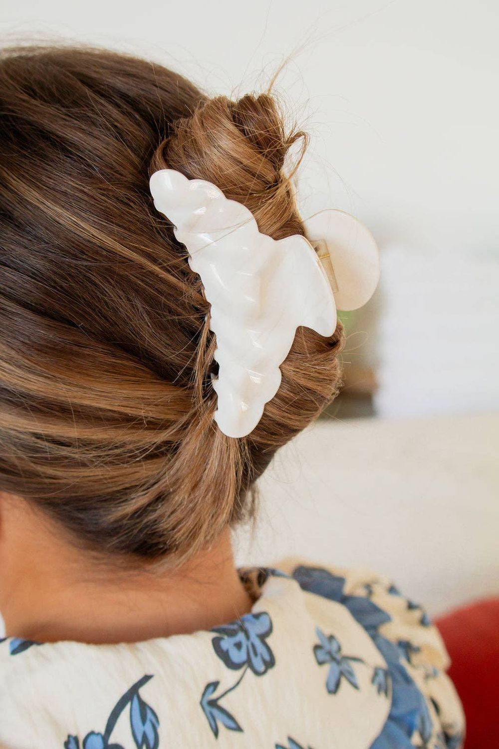 Cream Rippled Claw Clip