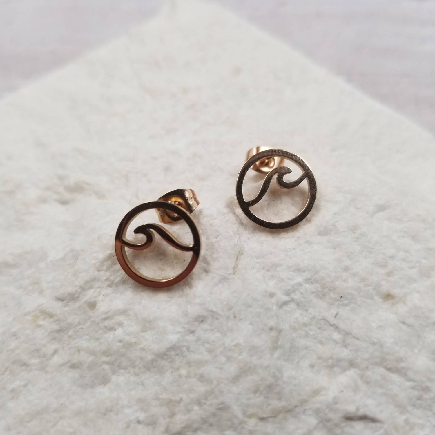Circle Wave Stud: Rose gold