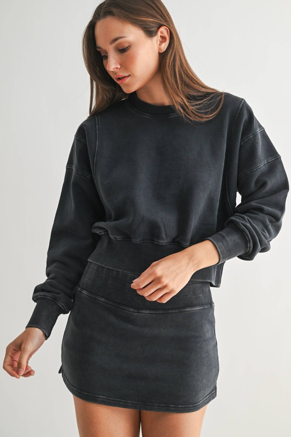 Mineral Wash Luxe Cropped Sweatshirt: DEEP NAVY
