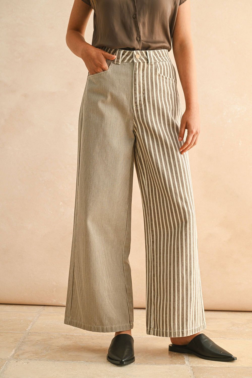 STRIPE FABRIC MIXED PANTS: Brown