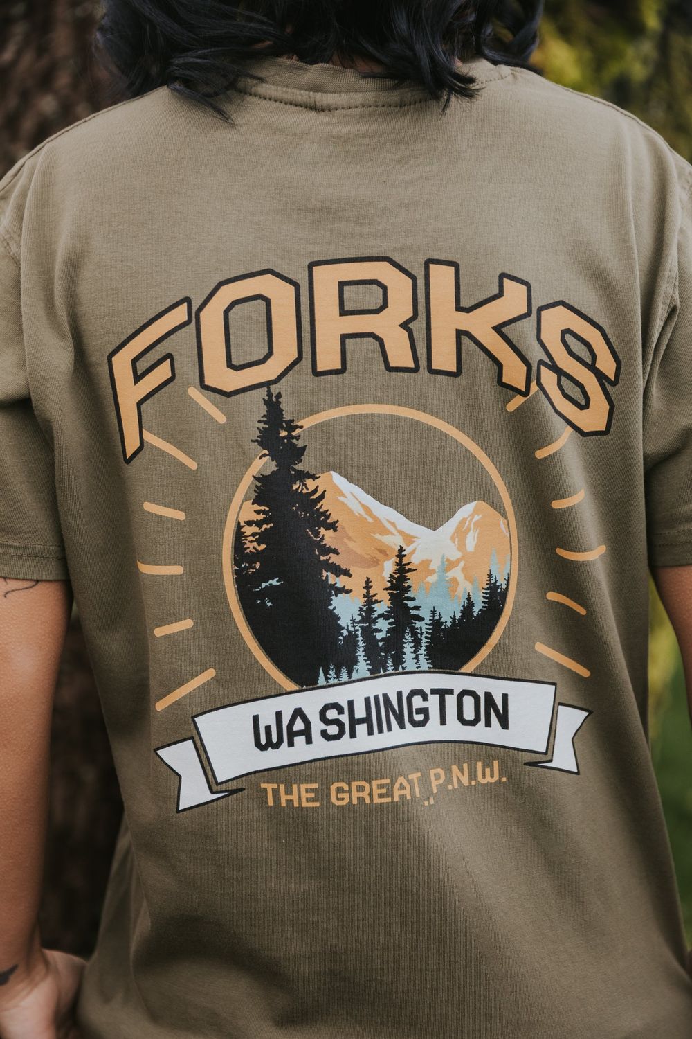 Standard Tee Forks, WA Arched The Great PNW, Color: Military Green, Size: Small