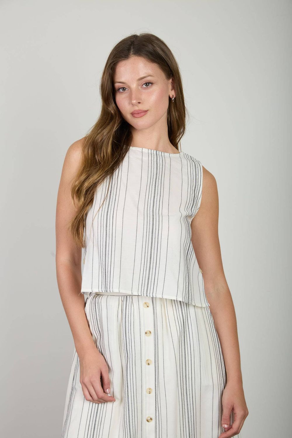 STRIPE SLEEVELESS SIDE BUTTON DETAIL TOP: BLACK