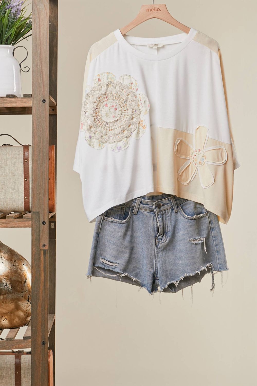 EMBROIDERED CHEST PATCH KNIT TOP WITH FLORAL: Cream, Size: Small