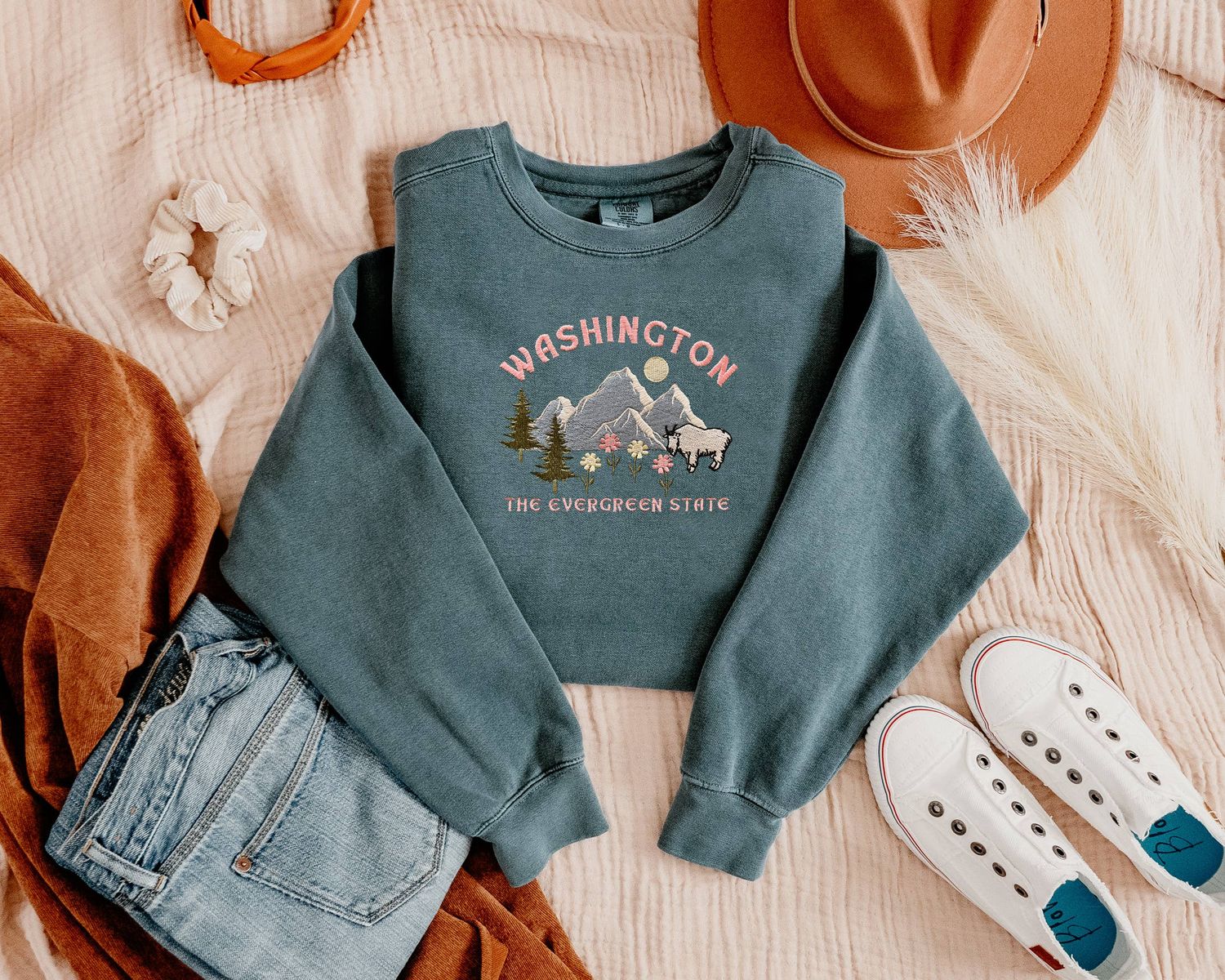 Washington State Mount Rainier Embroidered Sweatshirt