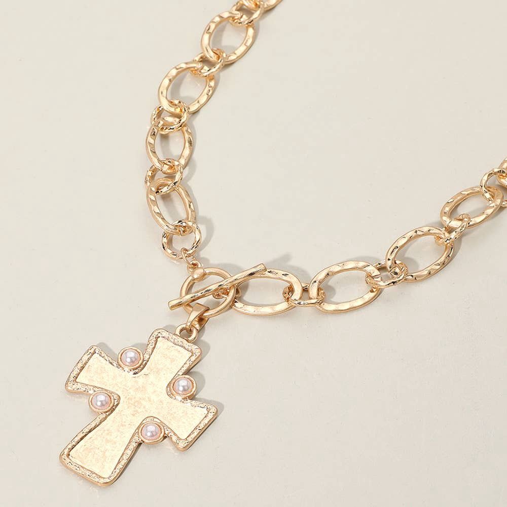 Pearl Hammered Matte Metal Cross Pendant Chunky Necklace: Yellow Gold