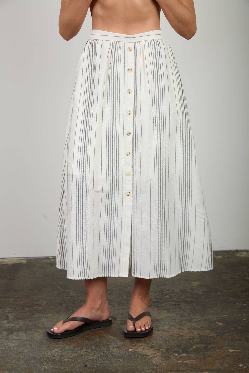 STRIPE MOCK BUTTON DOWN MIDI SKIRT: BLACK