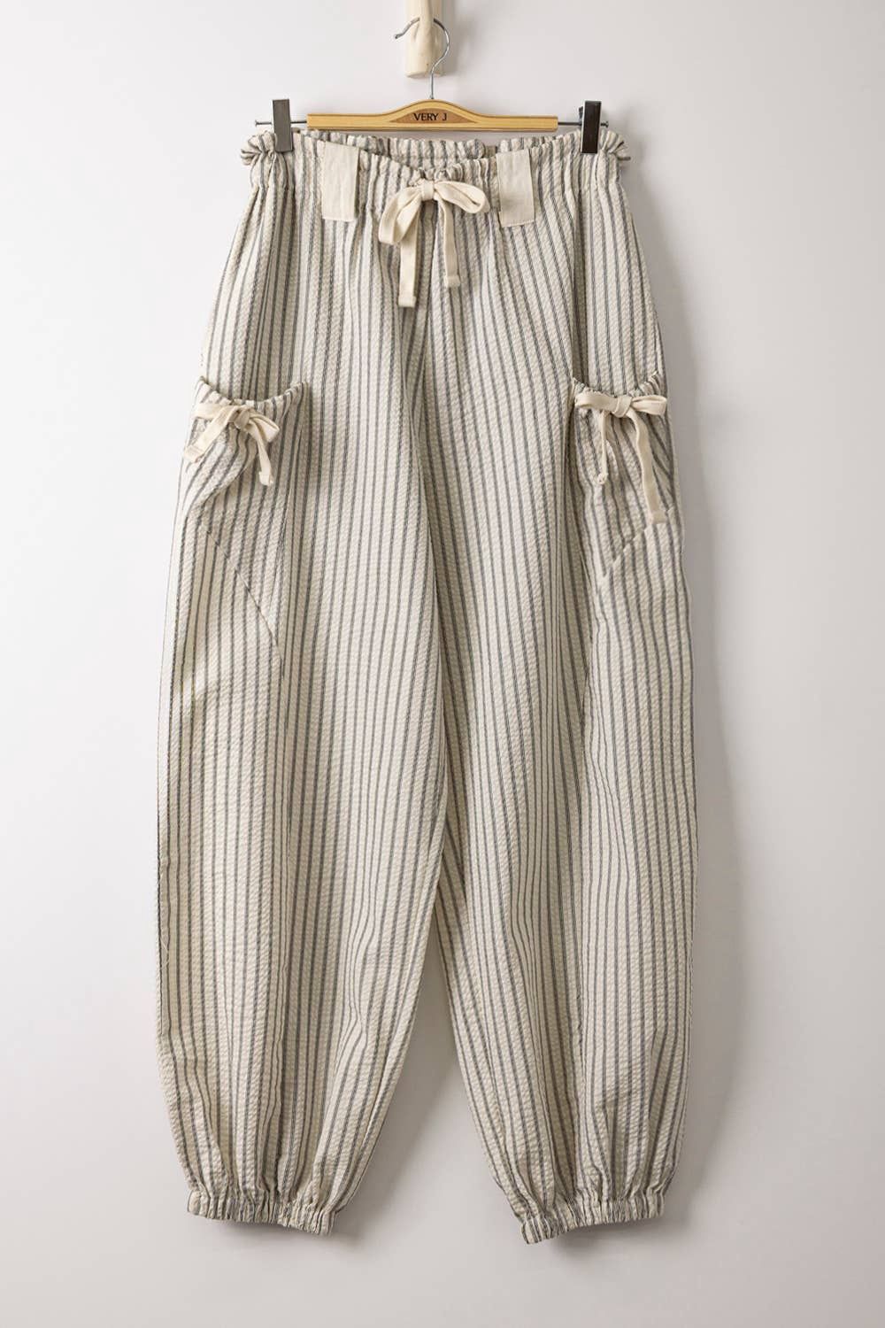Bow Detail Stripe Textured Woven Pants: WHITE/BLACK