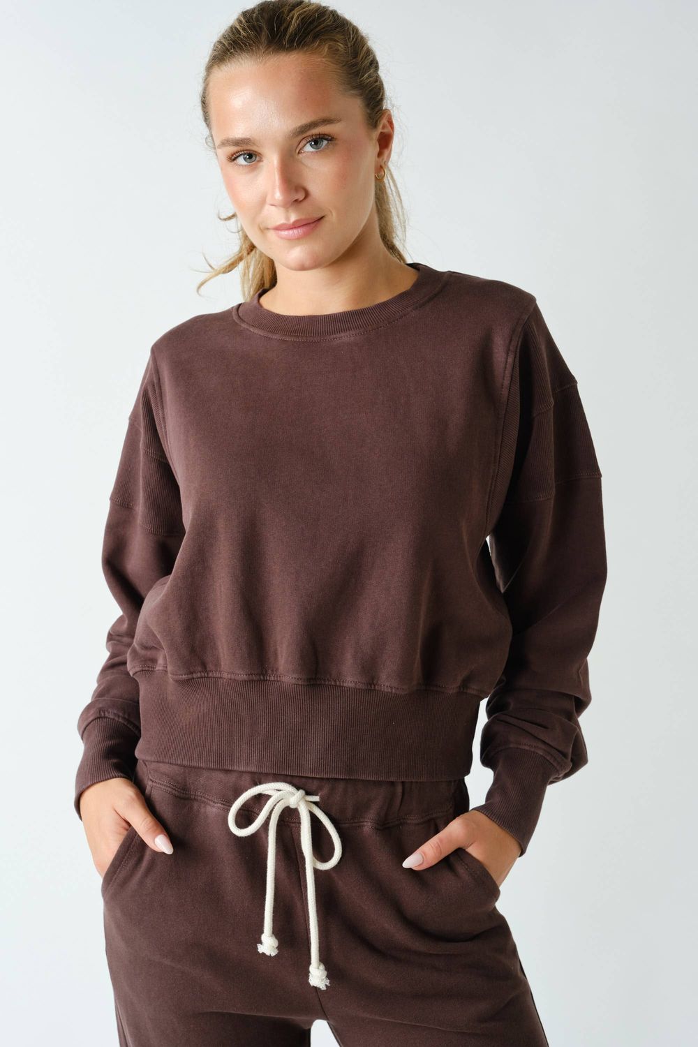 Mineral Wash Luxe Cropped Sweatshirt: COFFEE BEAN