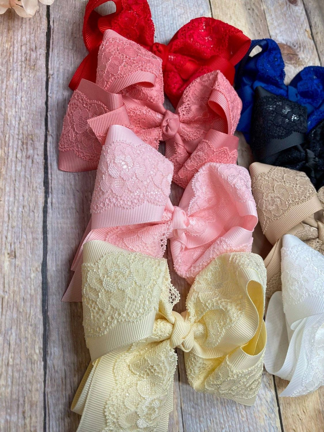 Chantilly Lace Classic Hair Bow