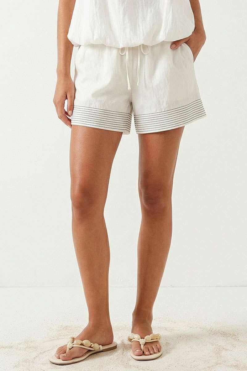 Contrast Stitch Pull-on Shorts, Color: Off White, Size: L