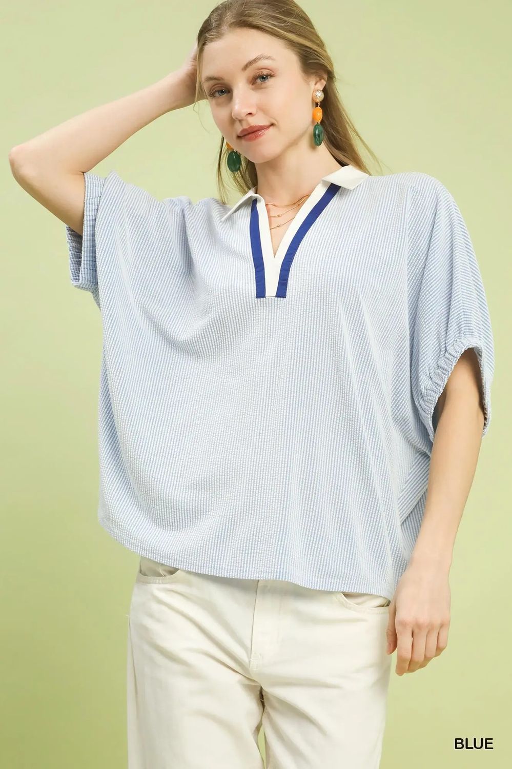 contrast collar v neck