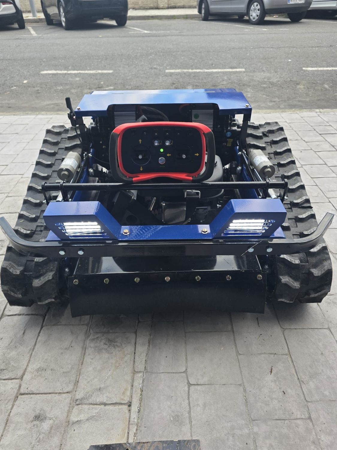Cortacésped de Orugas con Control Remoto Y11-500 9 HP 500 mm Cortacésped de Orugas con Control Remoto Y11-500 9 HP 500 mm