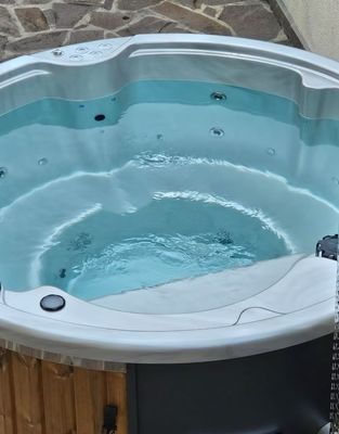 Blenheim by Cotswold Eco Tubs