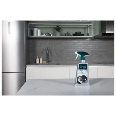 Electrolux Steel Care M3SCS301 Detergente Spray per Acciaio Inox 500 ml Electrolux Steel Care M3SCS301 Detergente Spray per Acciaio Inox 500 ml