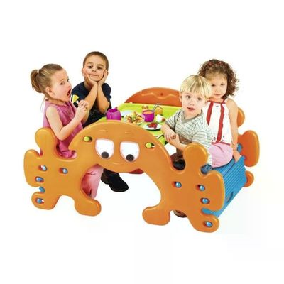 FEBER Tavolo Picnic 2 in 1 con Dondolo per Bambini, 4 Posti, Multicolore