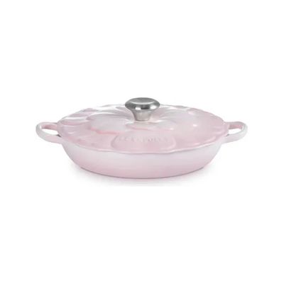 Le Creuset Pétalo – Casseruola bassa in ghisa smaltata 2,2 L, Rosa Palo