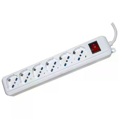 Link Led Multipresa Link Led a 6 prese universali con interruttore, 16 A e cavo da 1,5 m Link Led Multipresa Link Led a 6 prese universali con interruttore, 16 A e cavo da 1,5 m