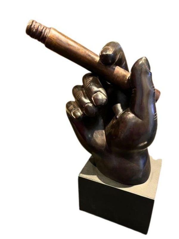 La main au cigarre