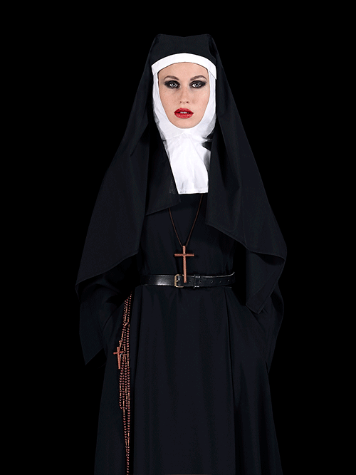 Smoking nun Olga Miroir