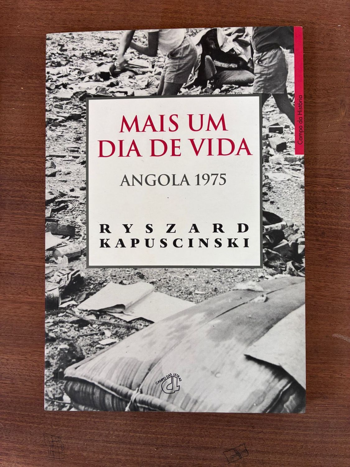 MAIS UM DIA DE VIDA: ANGOLA 1975
