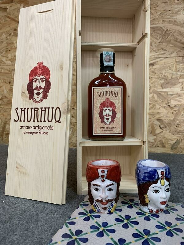 Box in legno con Bottiglia Shurhuq 20 cl (2 bicchierini)