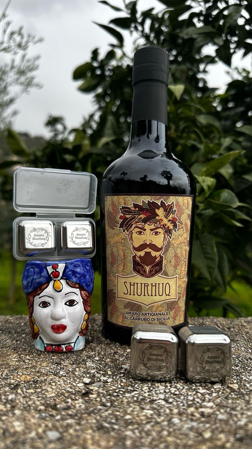 SHURHUQ AL CARRUBO 70CL + BICCHIERINO DONNA + SET DI 2 CUBETTI DI GHIACCIO INOSSIDABILI