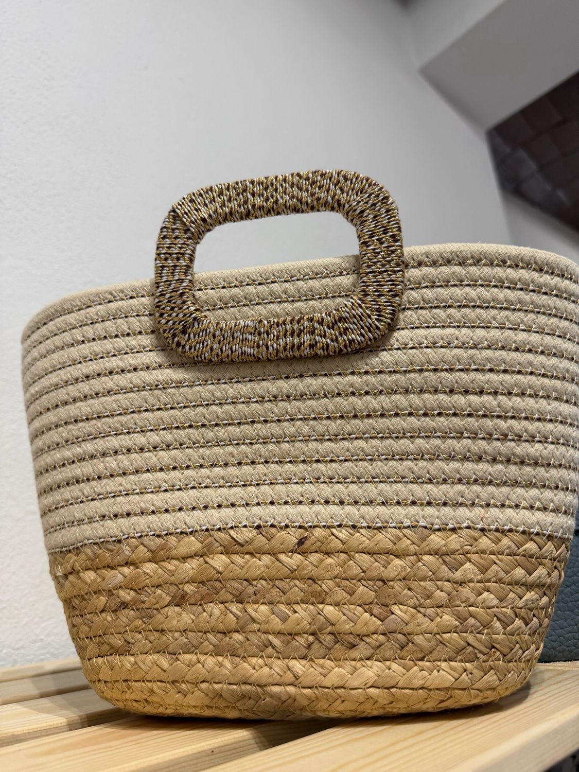 Cesta con asa