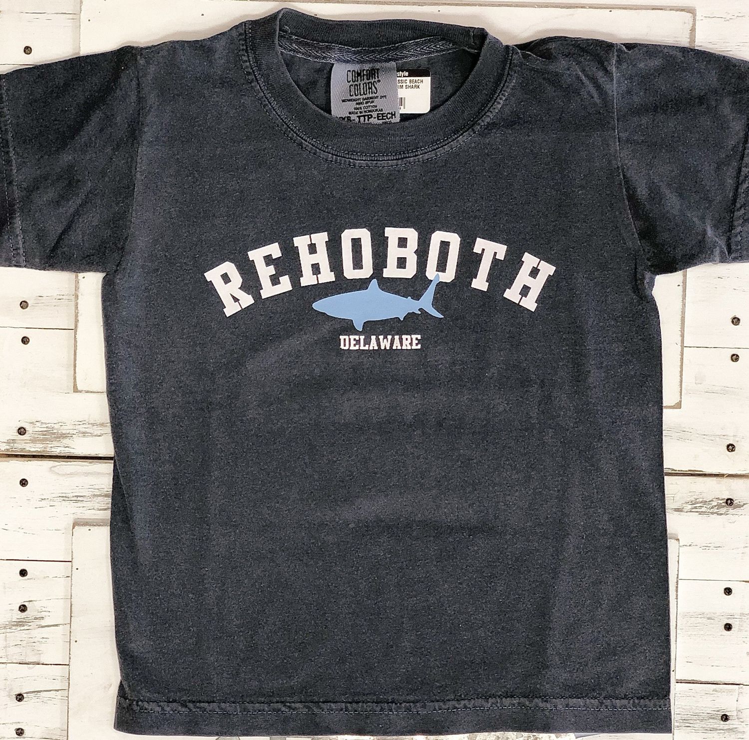 YOUTH CLASSIC BEACH SS TEE DENIM SHARK