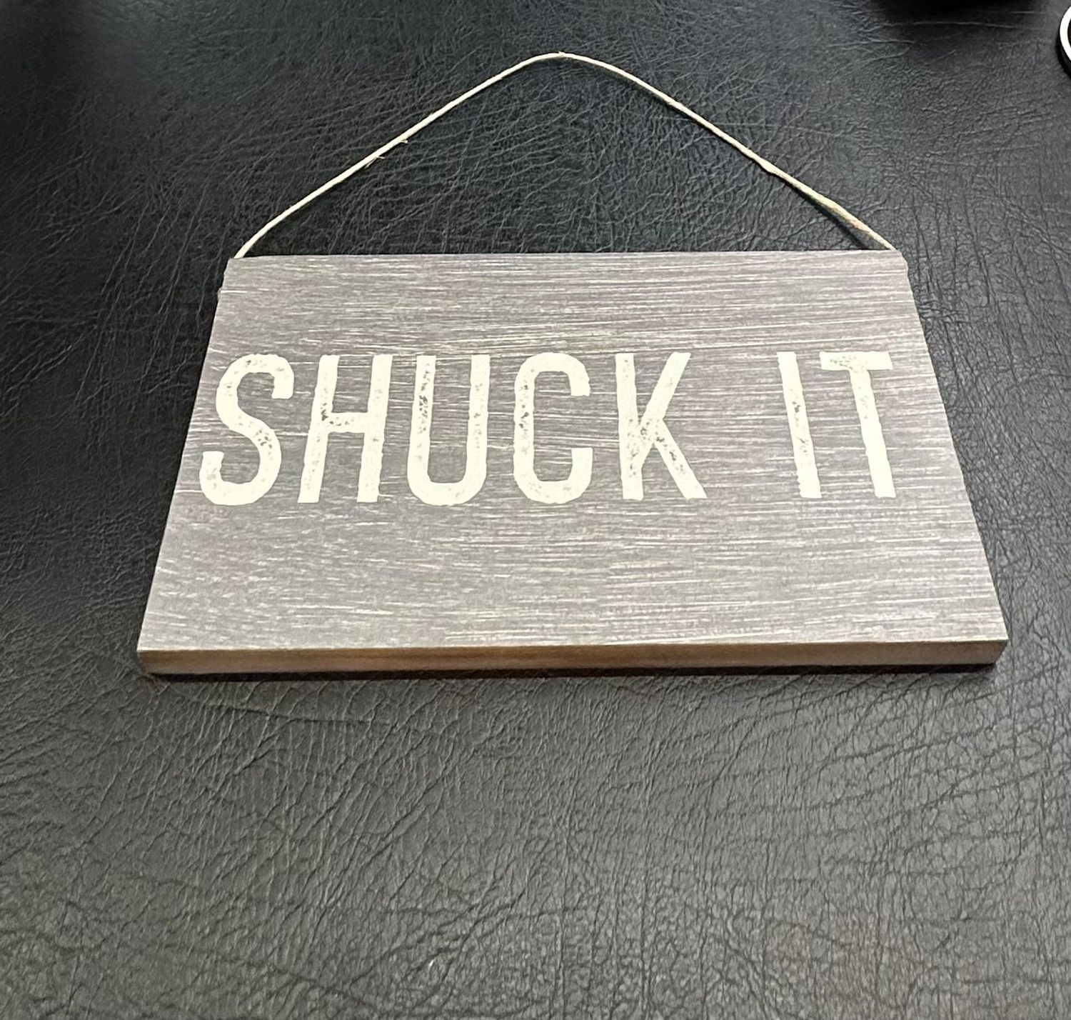 HANGING SIGN GREY TWINE SHUCK IT