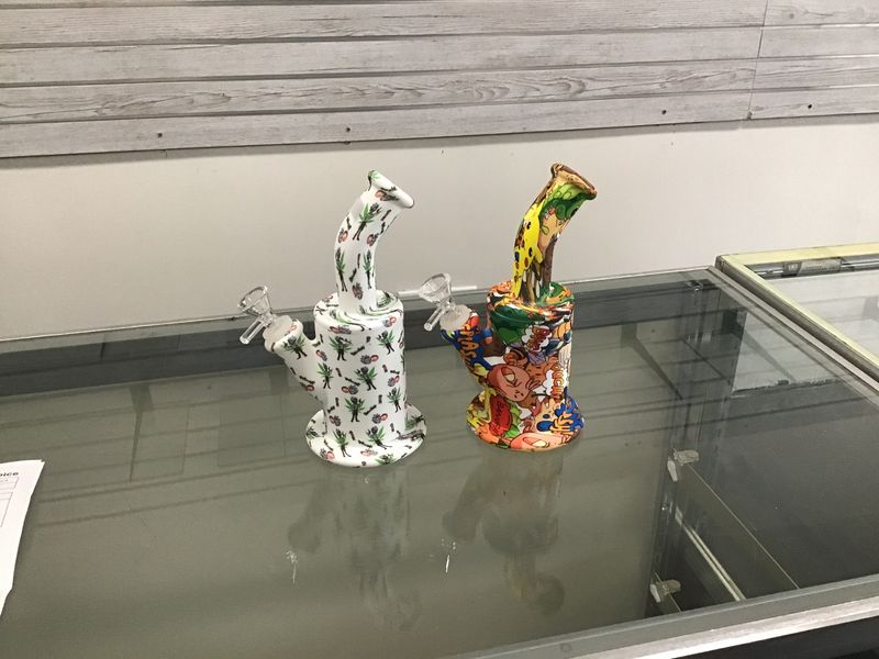 Silicone base water tobacco pipe