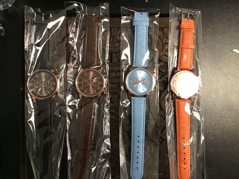 Multicolor leather band watches