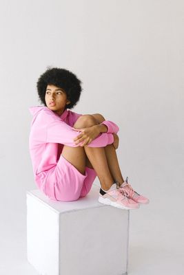 ESEMPIO. Felpa con cappuccio rosa + Set pantaloncini