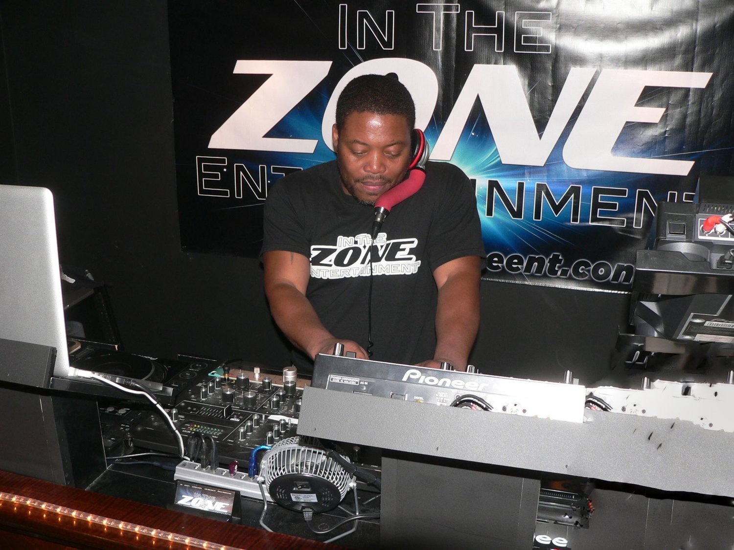 In The Zone T-Shirt Men&#39;s, 
L, XXL Black