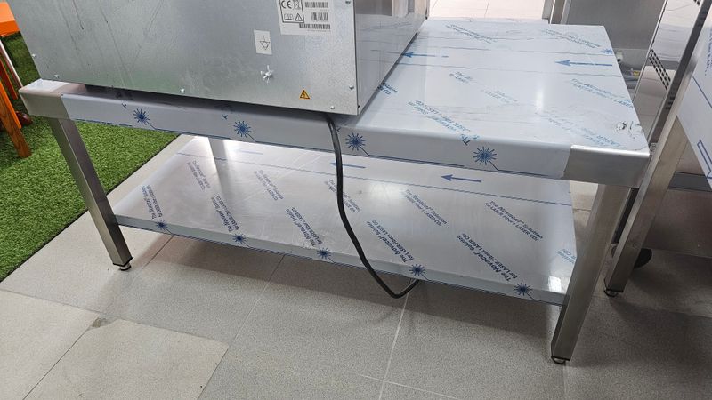 MESA BAJA DE ACERO INOX