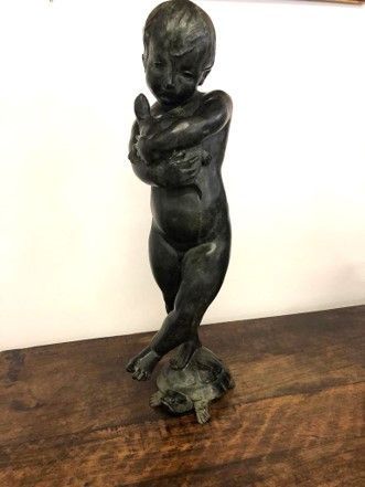 SCULTURA IN BRONZO H 67 CM RAFFIGURANTE BAMBINO CHE GIOCA CON TARTARUGHE - PERIODO LIBERTY