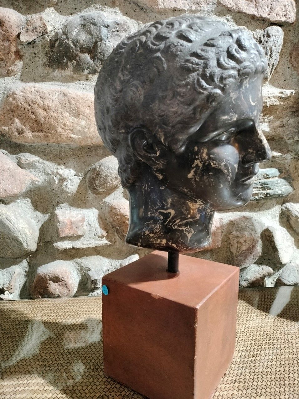 SCULTURA IN MARMO PORTORO FINE 800