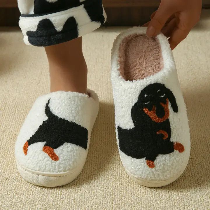 FUZZY SLIPPERS DACHSHUND, Size: 6